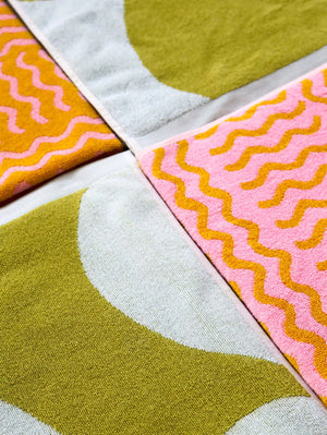 bathroom, bath, bathtowel, towel, shower towel, bathrobe, colourful bath towels and home decor, best bath towels for home, colourful bathroom decor, flower decor for bathroom